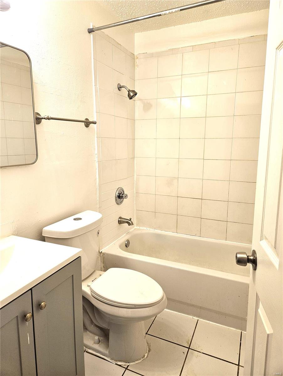 Valencia Ave, Saint Louis, MO 63138