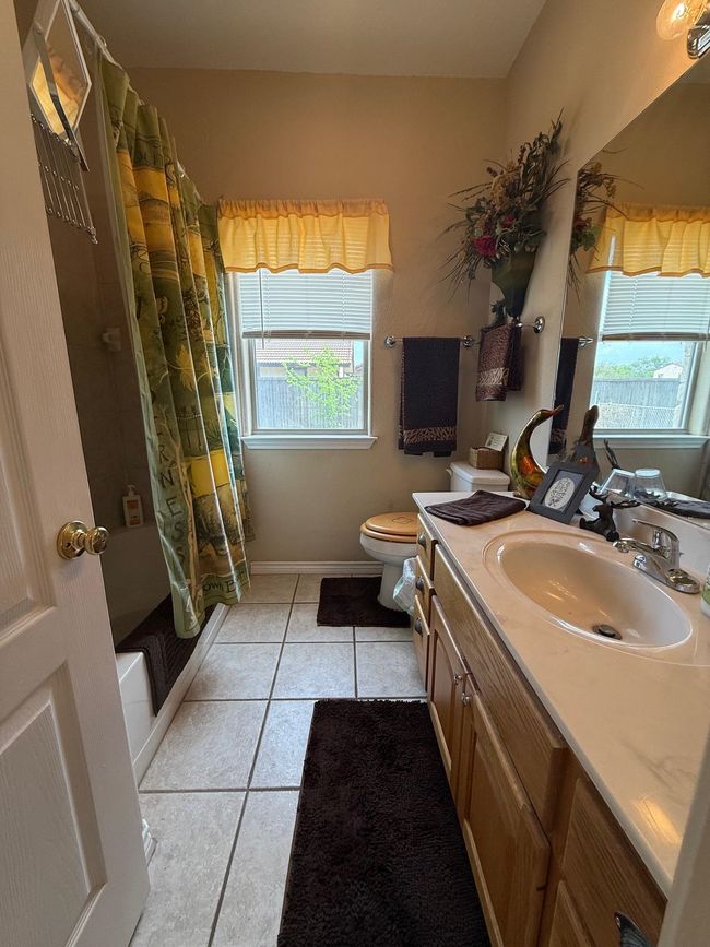 112 Penguin St, House other with 3 bedrooms, 2 bathrooms and null parking in Highland Haven TX | Image 14