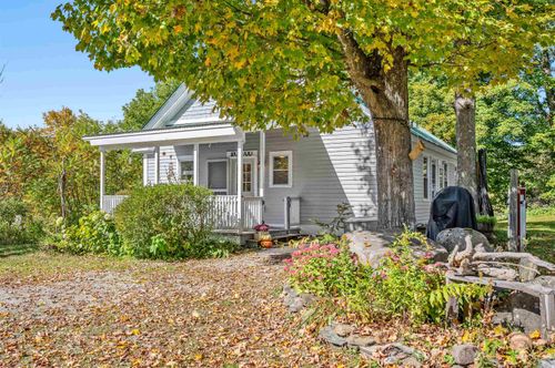 902 Needles Eye Rd, Morristown, VT, 05661-8983 | Card Image