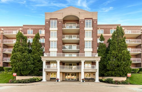 apt-307-7071 Touhy Ave, Niles, IL, 60714-5321 | Card Image