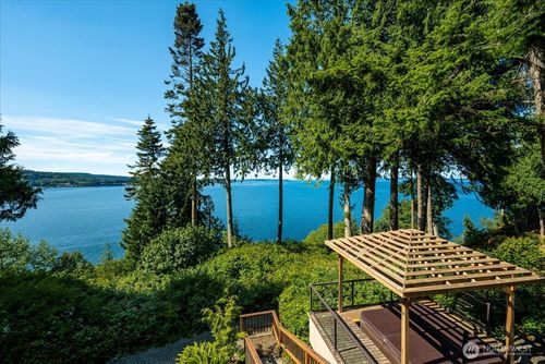 1385 E Ludlow Ridge Rd, Port Ludlow, WA, 98365-9716 | Card Image