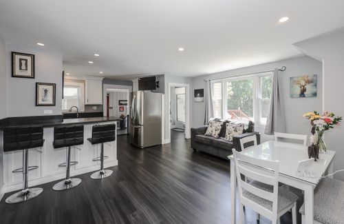 54 College Ave, Manchester, NH, 03102-3315 | Card Image