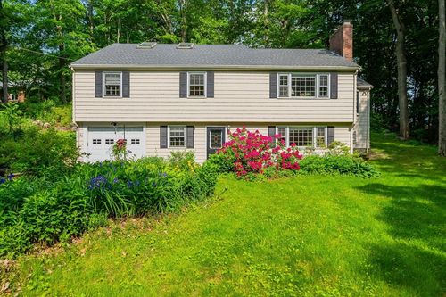 60 Allen St, Lexington, MA, 02421-7138 | Card Image