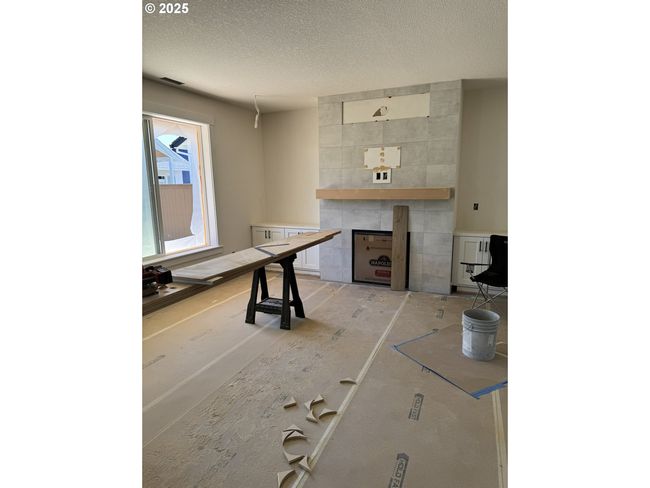 1900 S Holly St, House other with 4 bedrooms, 3 bathrooms and 2 parking in Canby OR | Image 4