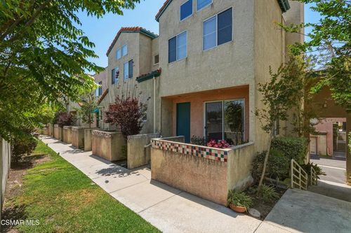 52-13901 Olive View Ln, Sylmar, CA, 91342-7500 | Card Image