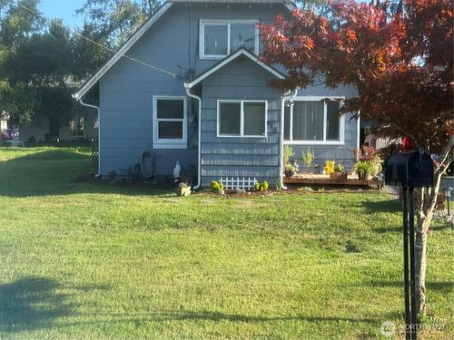 915 Thomas St, Aberdeen, WA, 98520-2124 | Card Image
