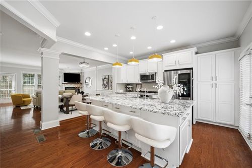 2872 Overlook Way, Atlanta, GA, 30324-7501 | Card Image