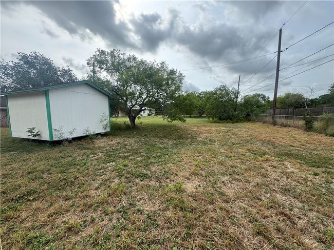 303 E Soyars Ave, House other with 3 bedrooms, 2 bathrooms and 4 parking in Orange Grove TX | Image 24