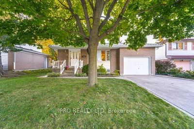 5 Parkend Ave, House other with 4 bedrooms, 2 bathrooms and 5 parking in Brampton ON | Image 2