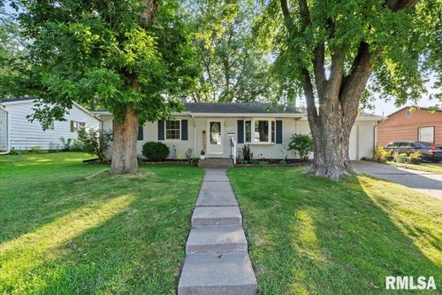1107 N Thornwood Ave, Davenport, IA, 52804-3433 | Card Image