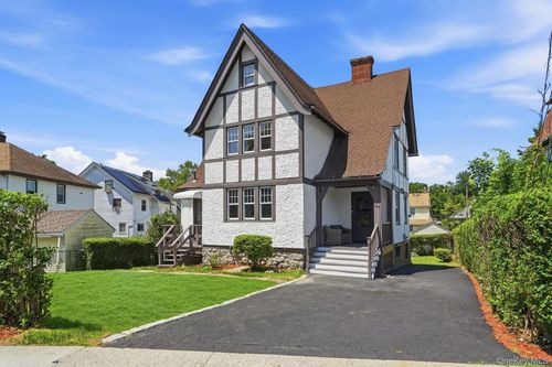 184 W Post Rd, White Plains, NY, 10606-2915 | Card Image