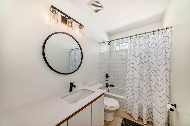 207 Coachway Rd Sw, House other with 3 bedrooms, 3 bathrooms and 2 parking in Calgary AB | Image 34