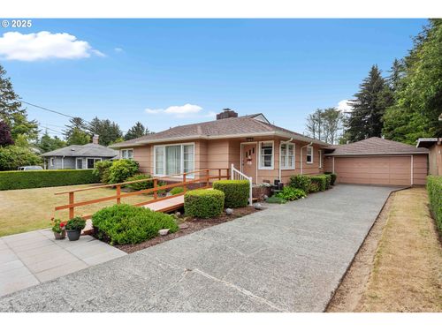 90880 Robertson Ln, Coos Bay, OR, 97420-8759 | Card Image