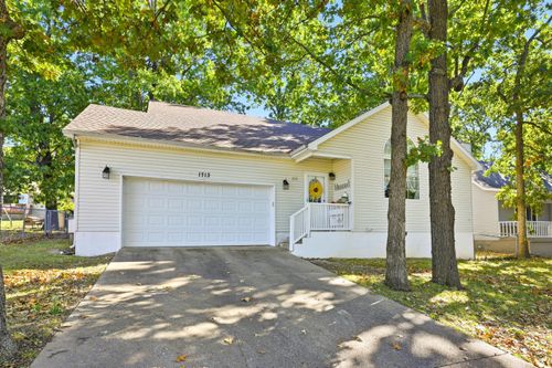 1713 Cash St, Neosho, MO, 64850-3003 | Card Image