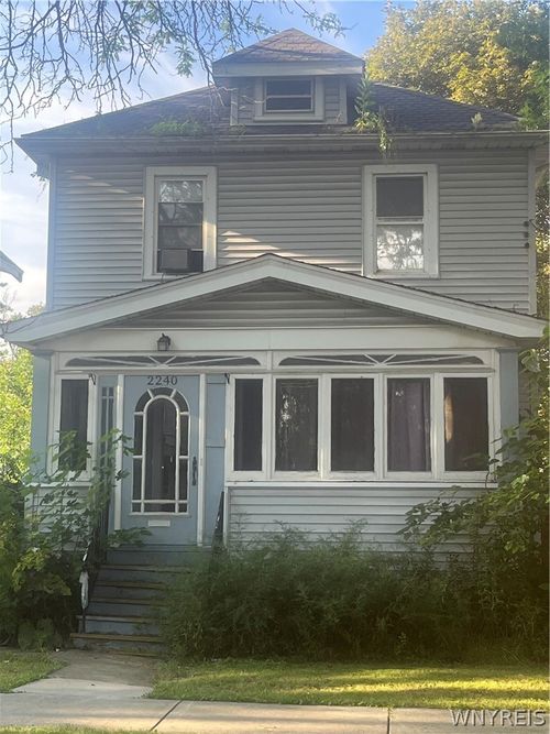 2240 Willow Ave, Niagara Falls, NY, 14305-3052 | Card Image