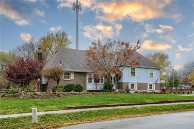 View of front of property featuring a front lawn | Image 3