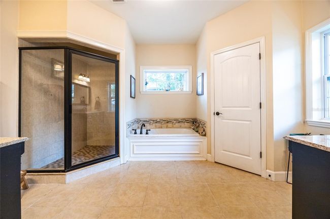 Master Bathroom | Image 22