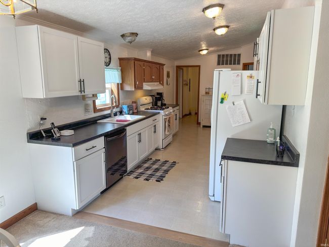 11604 Ne Wawasee Dr, House other with 6 bedrooms, 3 bathrooms and null parking in Syracuse IN | Image 11