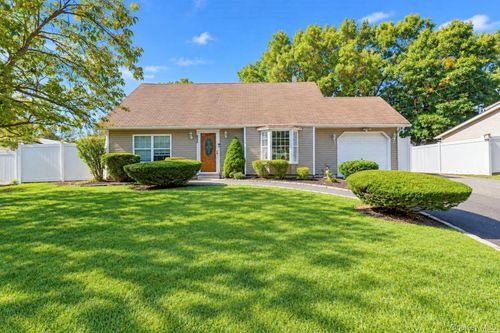 376 Boyle Rd, Selden, NY, 11784-1236 | Card Image