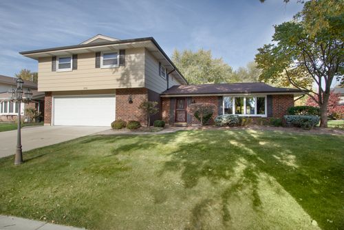 832 Pinehurst Lane, Schaumburg, IL, 60193 | Card Image