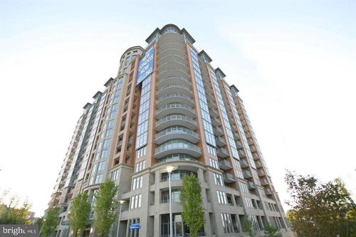 apt-218-8220 Crestwood Heights Dr, MCLEAN, VA, 22102-3123 | Card Image