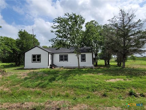 1108 S East St, Edna, TX, 77957-3707 | Card Image