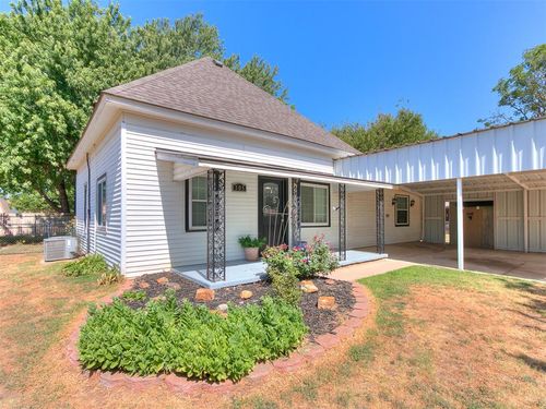 305 Se 1st St, Tuttle, OK, 73089-8870 | Card Image