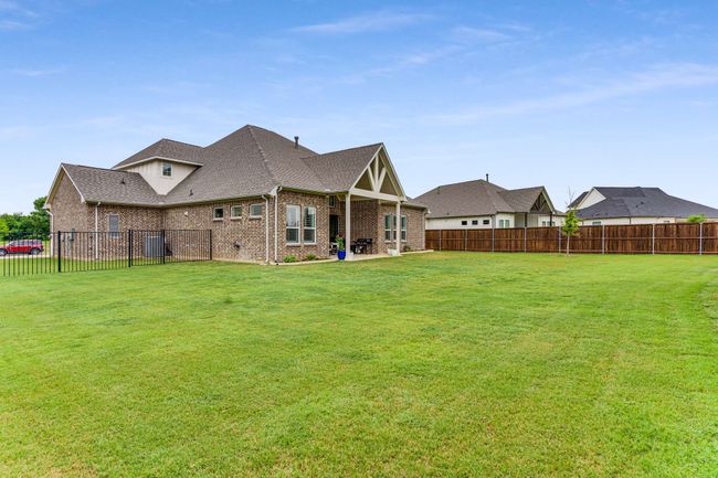 LOTS of room to play and pets to roam! | Image 36