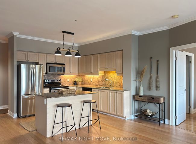 504 - 80 Orchard Point Rd, Home with 1 bedrooms, 2 bathrooms and null parking in Orillia ON | Image 9