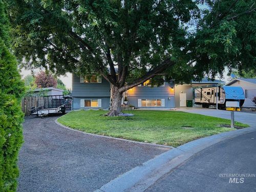 631 Airway Dr, Lewiston, ID, 83501-5177 | Card Image