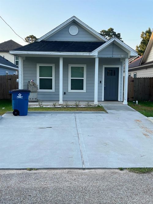 16895 W Ivanhoe, Montgomery, TX, 77316-6730 | Card Image
