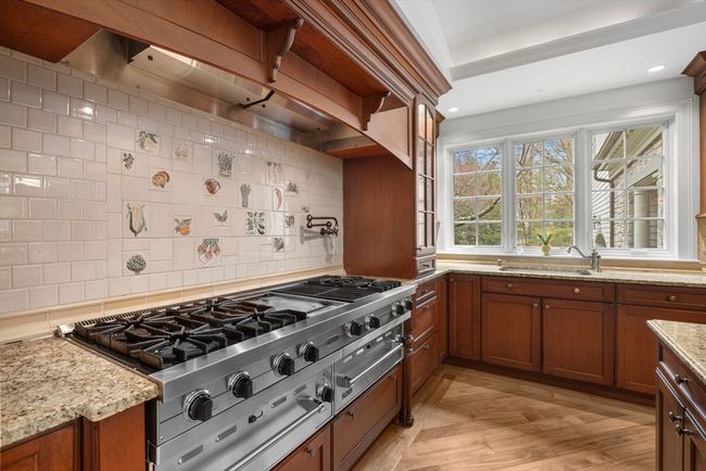 29 Philip St, House other with 6 bedrooms, 7 bathrooms and 6 parking in Medfield MA | Image 7