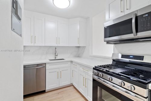 apt-e403-6902 N Kendall Dr, Pinecrest, FL, 33156-1546 | Card Image