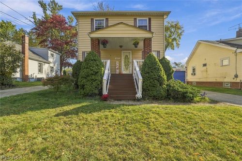 1277 Irene Rd, Lyndhurst, OH, 44124-1315 | Card Image