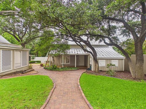 104 N Elk St, Fredericksburg, TX, 78624-4360 | Card Image