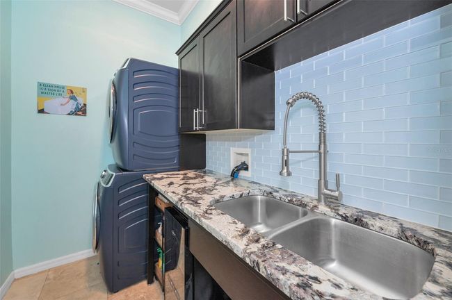 Laundry room - Washer & Dryer included | Image 34