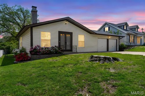 111 Julie Ln, Saint Peters, MO, 63376-2129 | Card Image