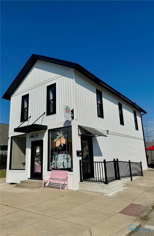 654 Perry St, Defiance, OH, 43512-2765 | Card Image