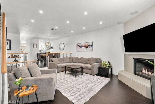 12-10229 Variel Ave, Chatsworth, CA, 91311-6716 | Card Image