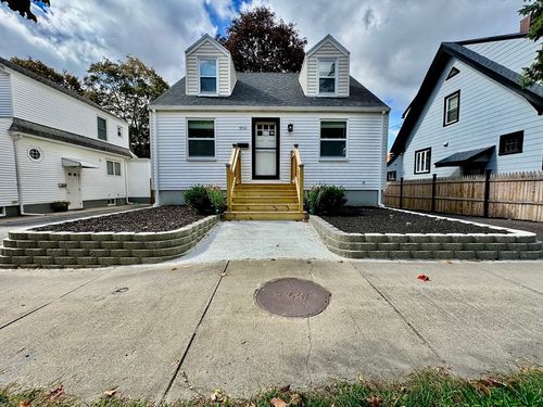 956 Highland Ave, Medford, MA, 02155-1001 | Card Image