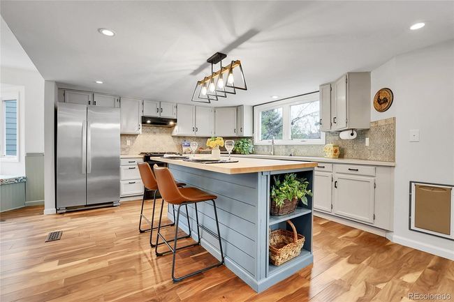 ISLAND WITH BUTCHER BLOCK COUNTER | Image 9