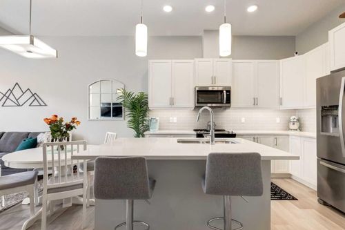 212 Crestbrook Common Sw, Calgary, AB, T3B6L1 | Card Image