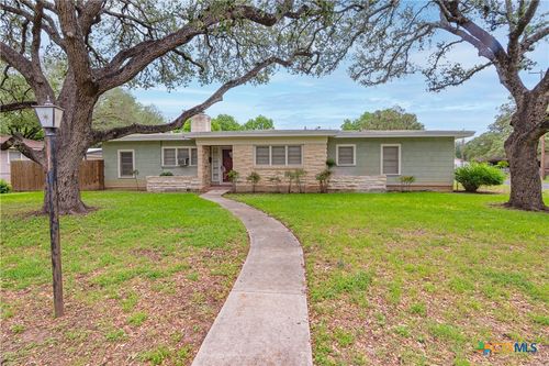 451 Burges St, Seguin, TX, 78155-6239 | Card Image