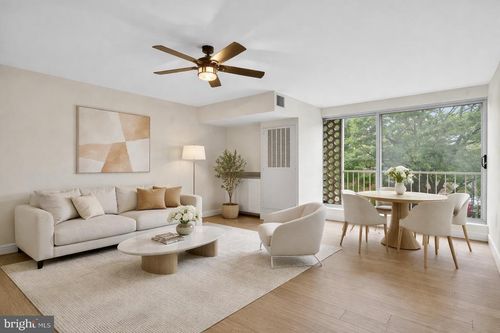 apt-s221-800 4th St Sw, WASHINGTON, DC, 20024-3043 | Card Image