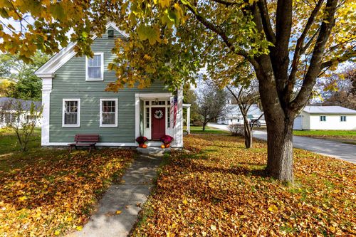 48 Cross St, Newbury, VT, 05051-4618 | Card Image