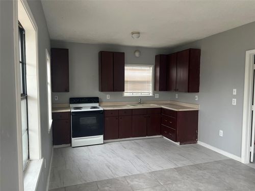 b-139 Van Molan St, Houston, TX, 77022-6113 | Card Image