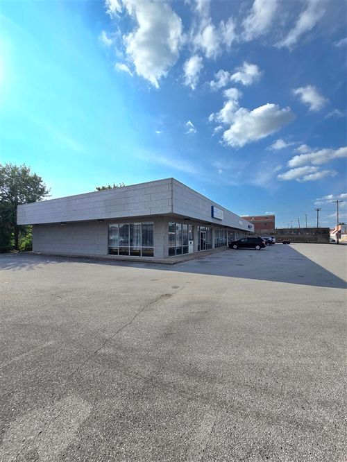 305-300-305 N Main St, Russellville, KY, 42276-1744 | Card Image