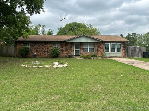 401 Creek Dr, Okmulgee, OK, 74447-6548 | Card Image