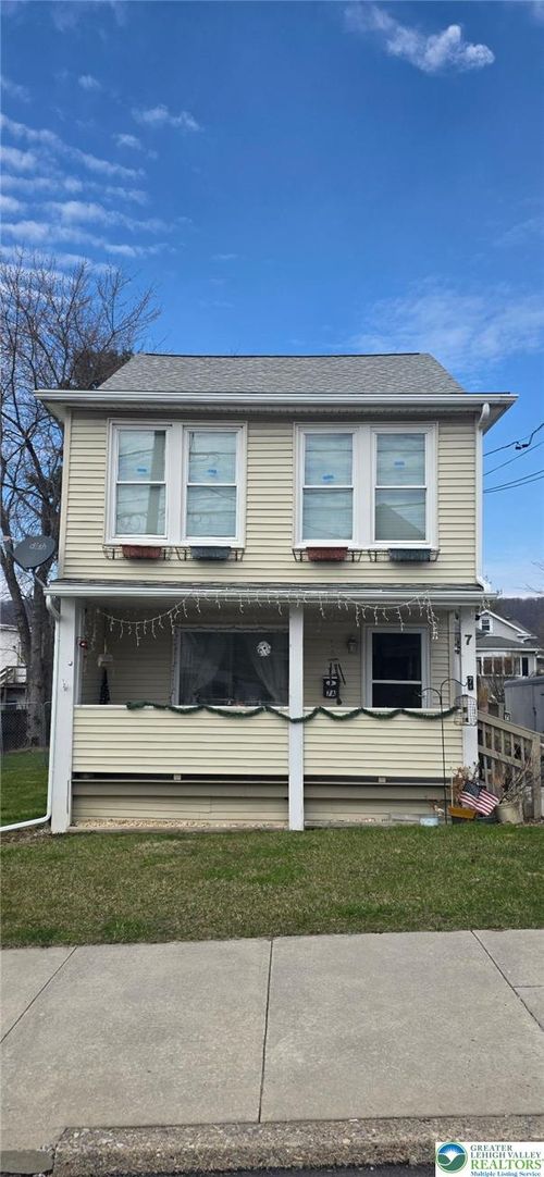 7 E Phillips St, Coaldale, PA, 18218-1527 | Card Image