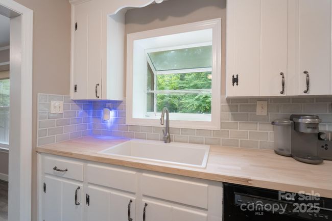 Kitchen Sink with Window | Image 10